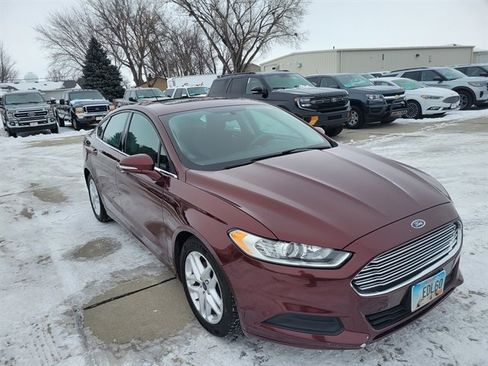 Used 2015 Ford Fusion SE image 1