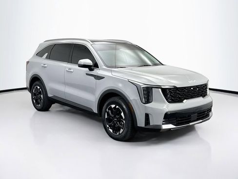 Used 2024 Kia Sorento S w/ Panoramic Sunroof Package image 3