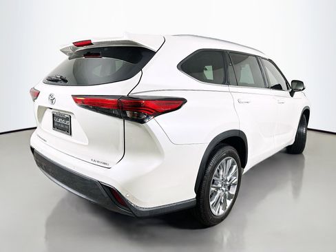 Used 2020 Toyota Highlander Limited image 7