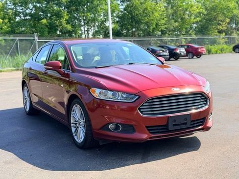 Used 2014 Ford Fusion SE w/ Equipment Group 202A FWD image 4