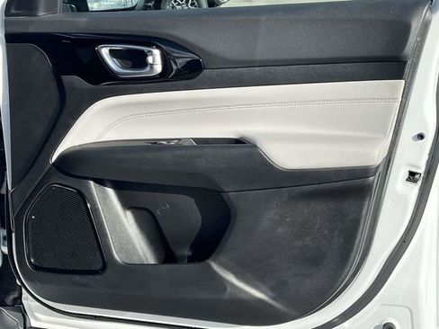 Used 2023 Jeep Compass Limited image 25