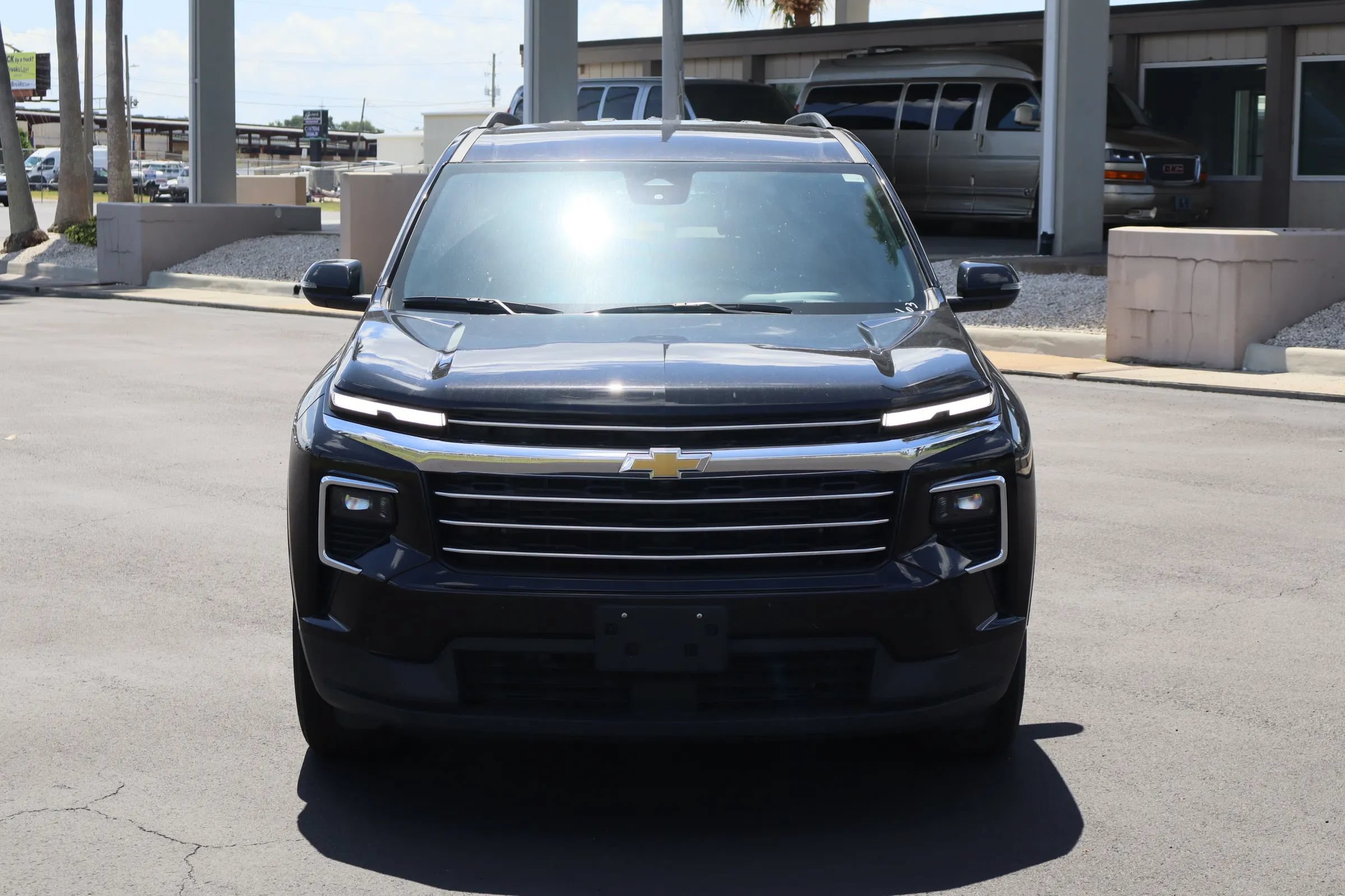 Used 2026 Chevrolet Traverse LT FWD image 2
