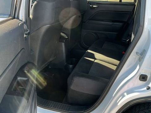 Used 2012 Jeep Compass Latitude w/ Altitude Pkg image 18