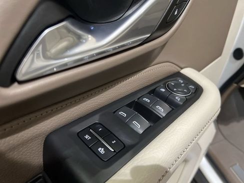 Used 2024 GMC Yukon XL Denali AWD/4WD image 23