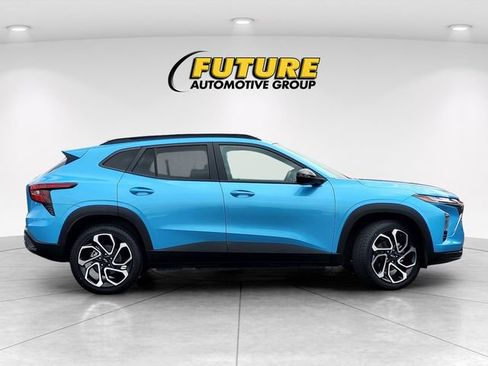 Used 2025 Chevrolet Trax RS w/ Driver Confidence Package FWD image 3
