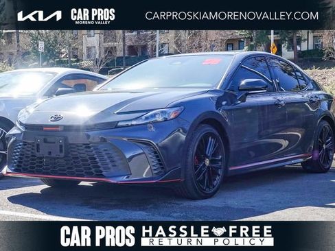 Used 2025 Toyota Camry SE w/ Convenience Package image 1