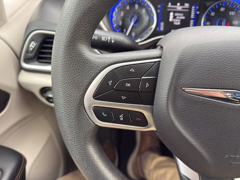 Used 2018 Chrysler Pacifica Touring Plus image 21