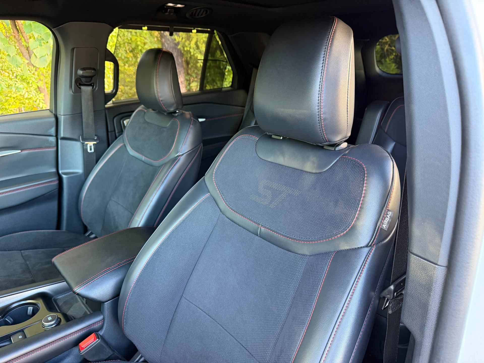 Used 2025 Ford Explorer ST AWD/4WD image 30