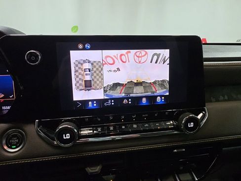 Used 2025 Chevrolet Colorado ZR2 w/ Technology Package image 30