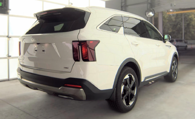 Used 2025 Kia Sorento EX AWD/4WD image 3