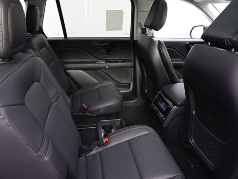 New 2026 Lincoln Aviator AWD w/ Jet Appearance Package image 18