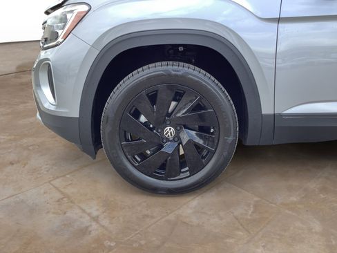 New 2025 Volkswagen Atlas SE FWD image 10