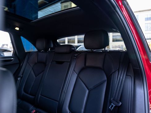 Certified 2024 Porsche Macan S AWD/4WD image 28