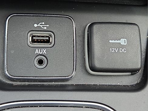 Used 2019 Jeep Cherokee Latitude Plus image 17