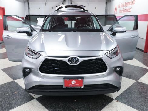 Used 2022 Toyota Highlander XLE image 27
