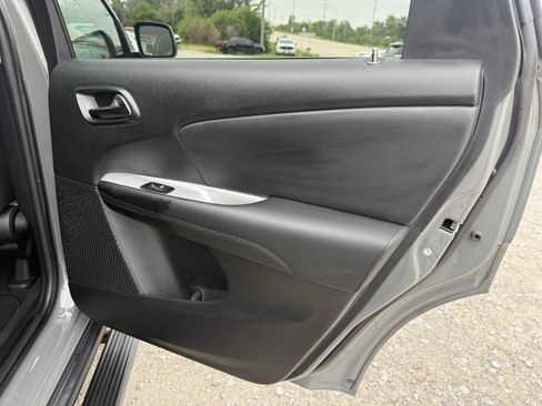 Used 2020 Dodge Journey SE FWD image 15
