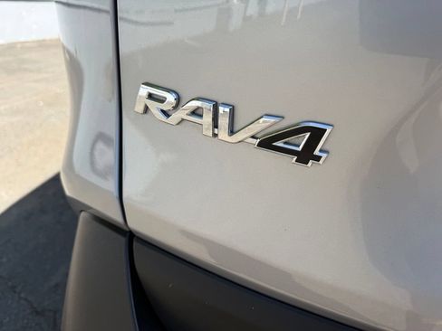 Used 2021 Toyota RAV4 XLE w/ Convenience Package AWD/4WD image 7