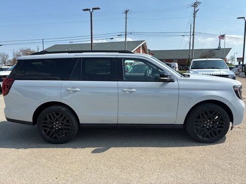 New 2026 Ford Expedition Platinum w/ Stealth Performance Package AWD/4WD image 11