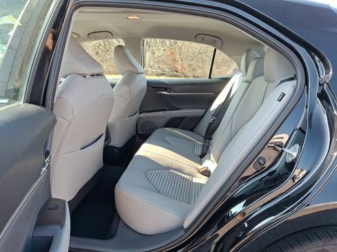 Used 2024 Toyota Camry SE FWD image 12