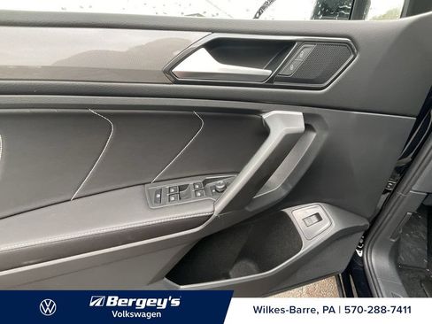 Used 2024 Volkswagen Tiguan SE AWD/4WD image 5