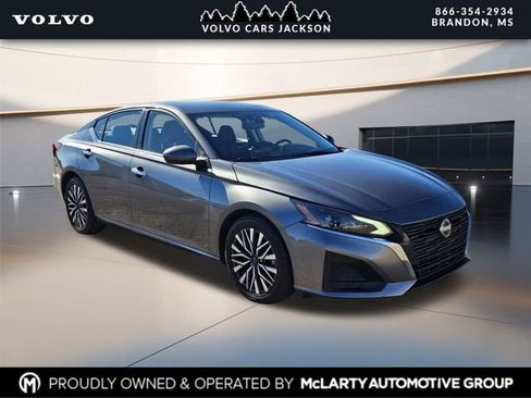 Used 2023 Nissan Altima 2.5 SV image 1