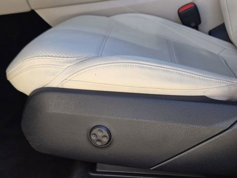 Used 2025 Mercedes-Benz GLC 300 image 31