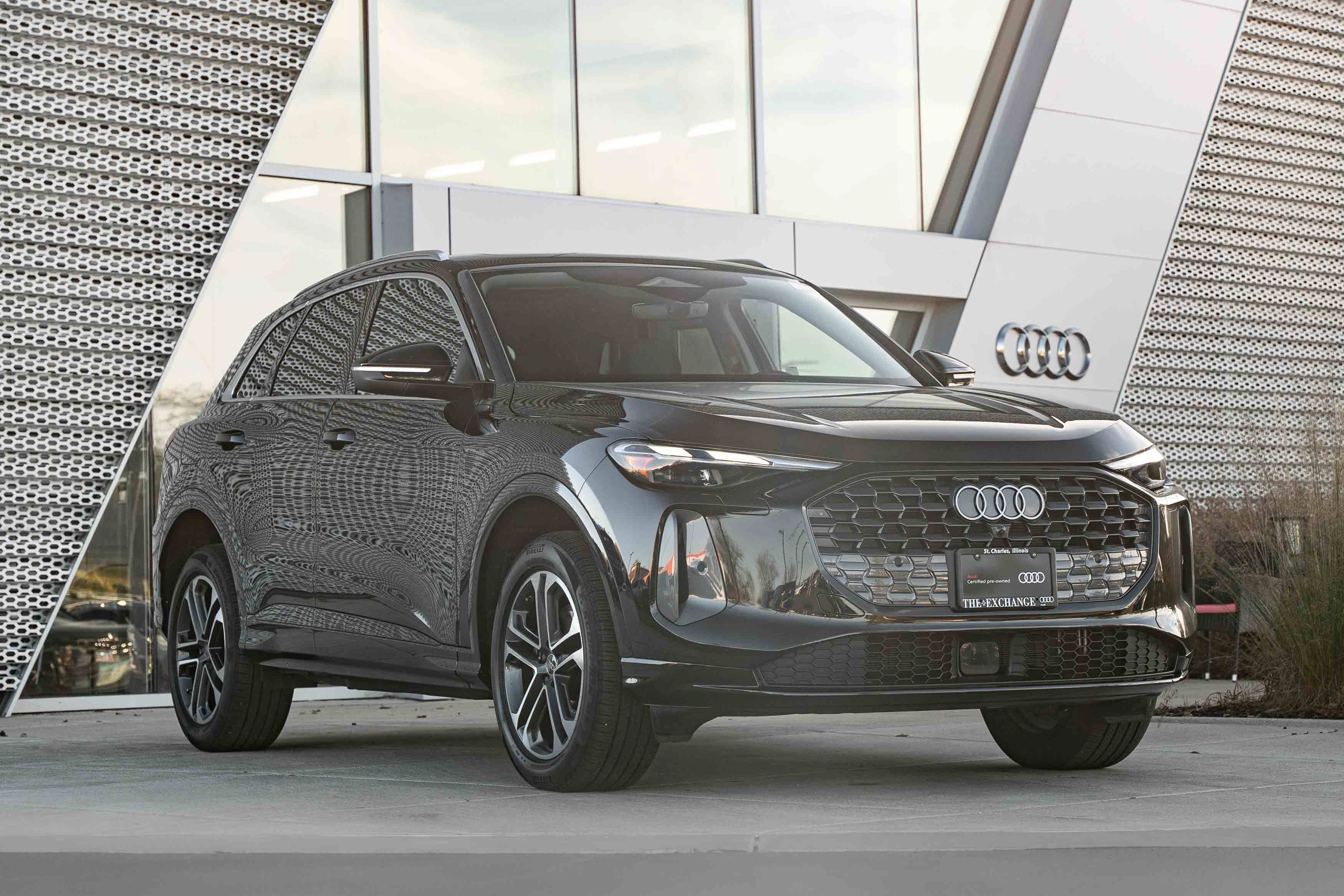 Certified 2025 Audi Q5 Premium AWD/4WD image 1
