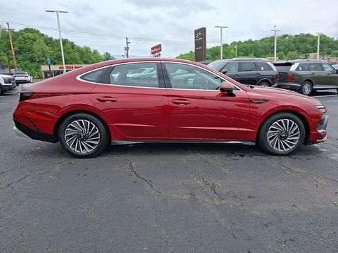 Certified 2025 Hyundai Sonata Limited FWD image 7