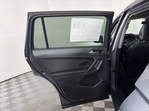 Used 2019 Volkswagen Tiguan SEL Premium image 35