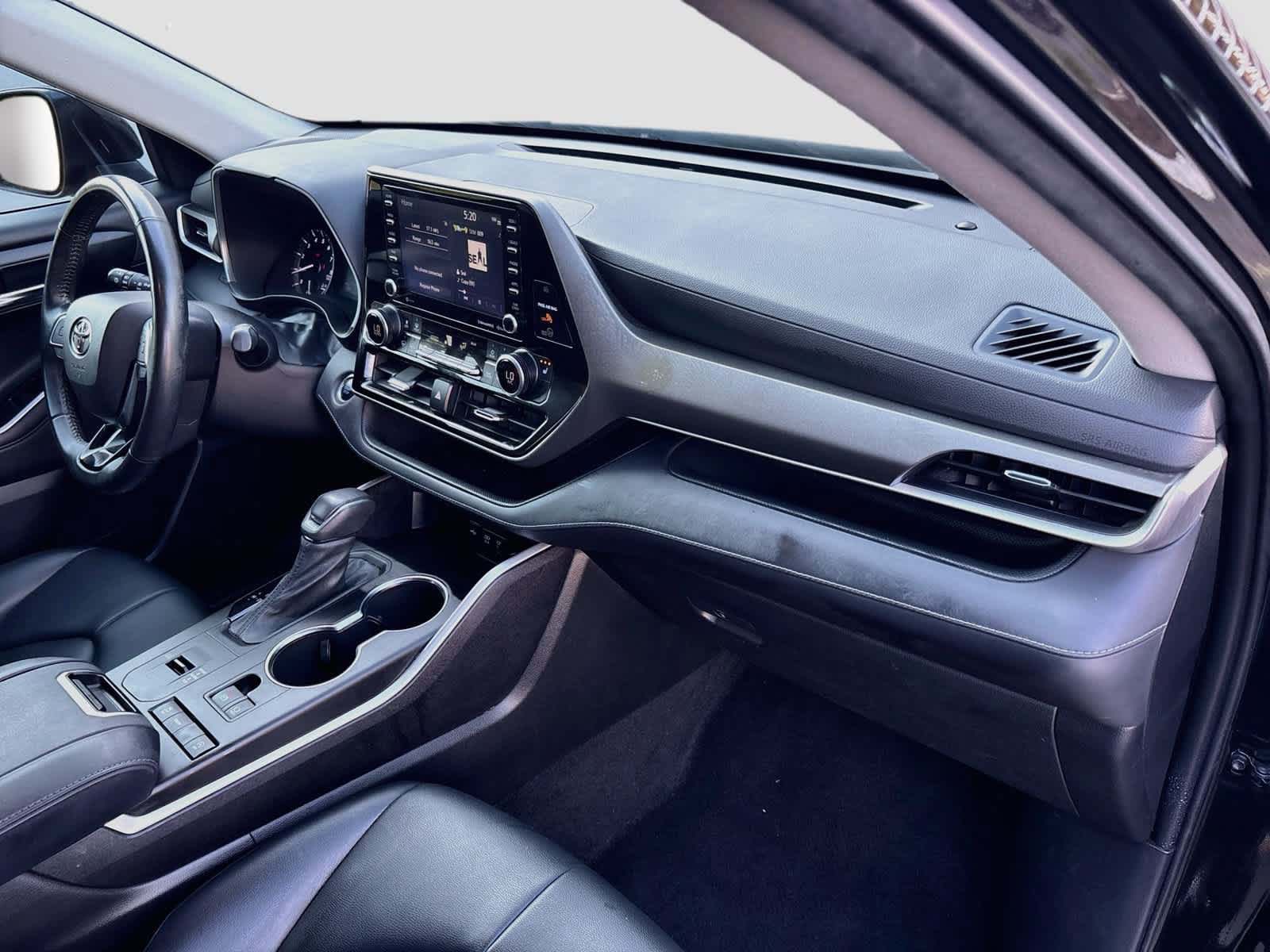 Used 2021 Toyota Highlander XLE FWD image 29