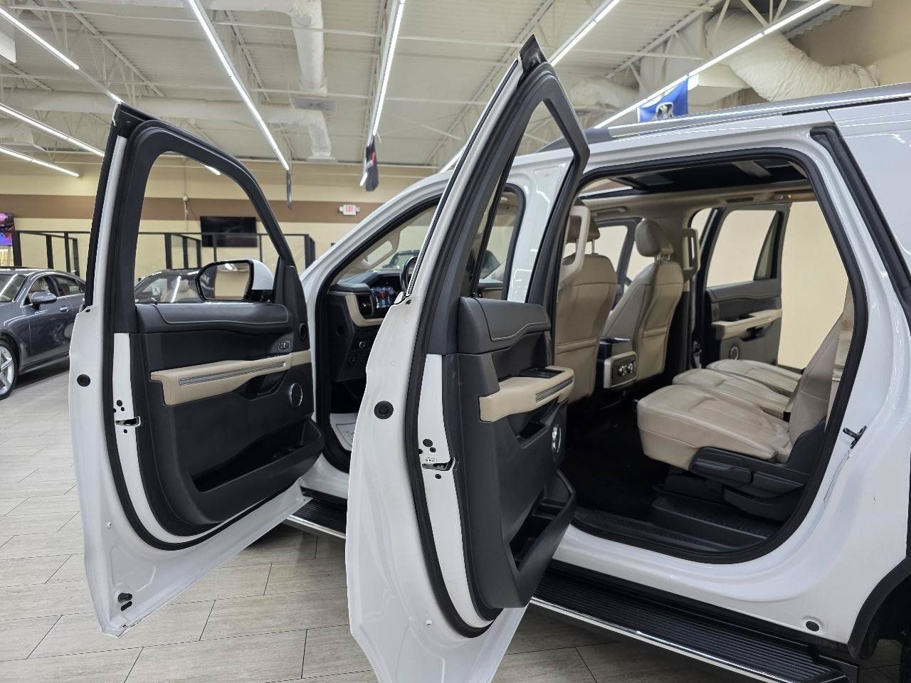 Used 2023 Ford Expedition Max Limited RWD image 18
