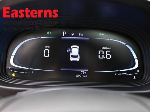 Used 2023 Hyundai Venue SEL image 18