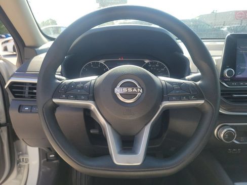 Used 2025 Nissan Altima 2.5 SV FWD image 20