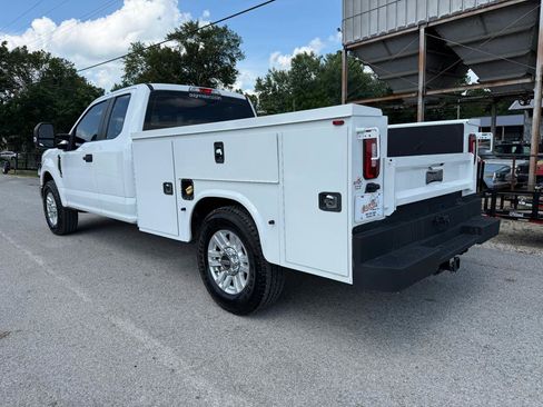 Used 2019 Ford F250 XL w/ STX Appearance Package RWD image 3