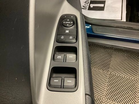 Used 2017 Kia Niro LX image 15