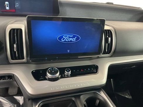 Used 2025 Ford Expedition Active image 19