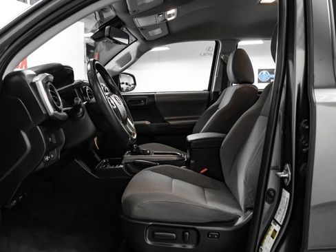 Used 2020 Toyota Tacoma SR5 RWD image 4