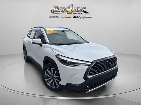 Used 2023 Toyota Corolla Cross XLE image 1