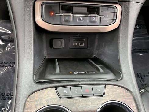 Used 2023 GMC Acadia Denali FWD image 33