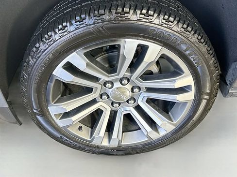 Used 2019 GMC Yukon Denali w/ Denali Ultimate Package AWD/4WD image 17