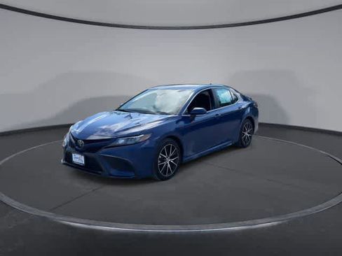 Used 2024 Toyota Camry SE image 4