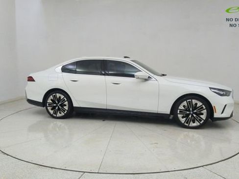 Used 2025 BMW 530i RWD image 65