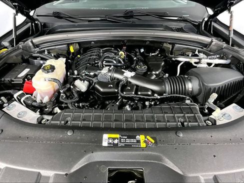 Used 2023 Jeep Grand Cherokee Altitude AWD/4WD image 9