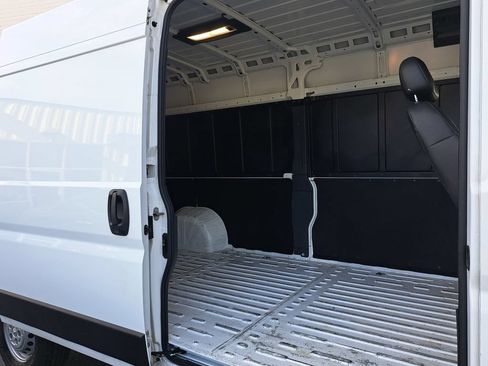 Used 2025 RAM ProMaster 2500 w/ Convenience Group FWD image 13