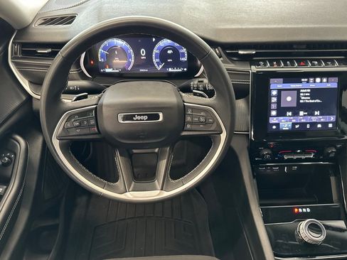 Used 2023 Jeep Grand Cherokee L Laredo AWD/4WD image 16