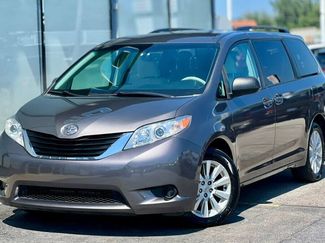 Used 2012 Toyota Sienna LE image 1