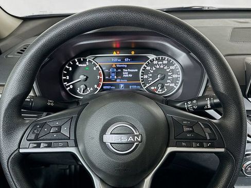 Used 2024 Nissan Altima 2.5 SV FWD image 12