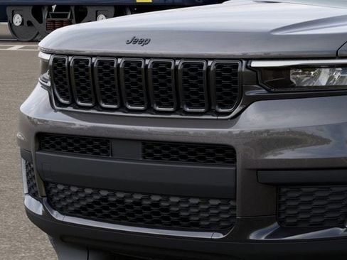 New 2025 Jeep Grand Cherokee L Laredo image 7