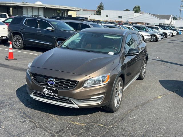 Used 2016 Volvo V60 T5 Cross Country Platinum AWD/4WD image 3