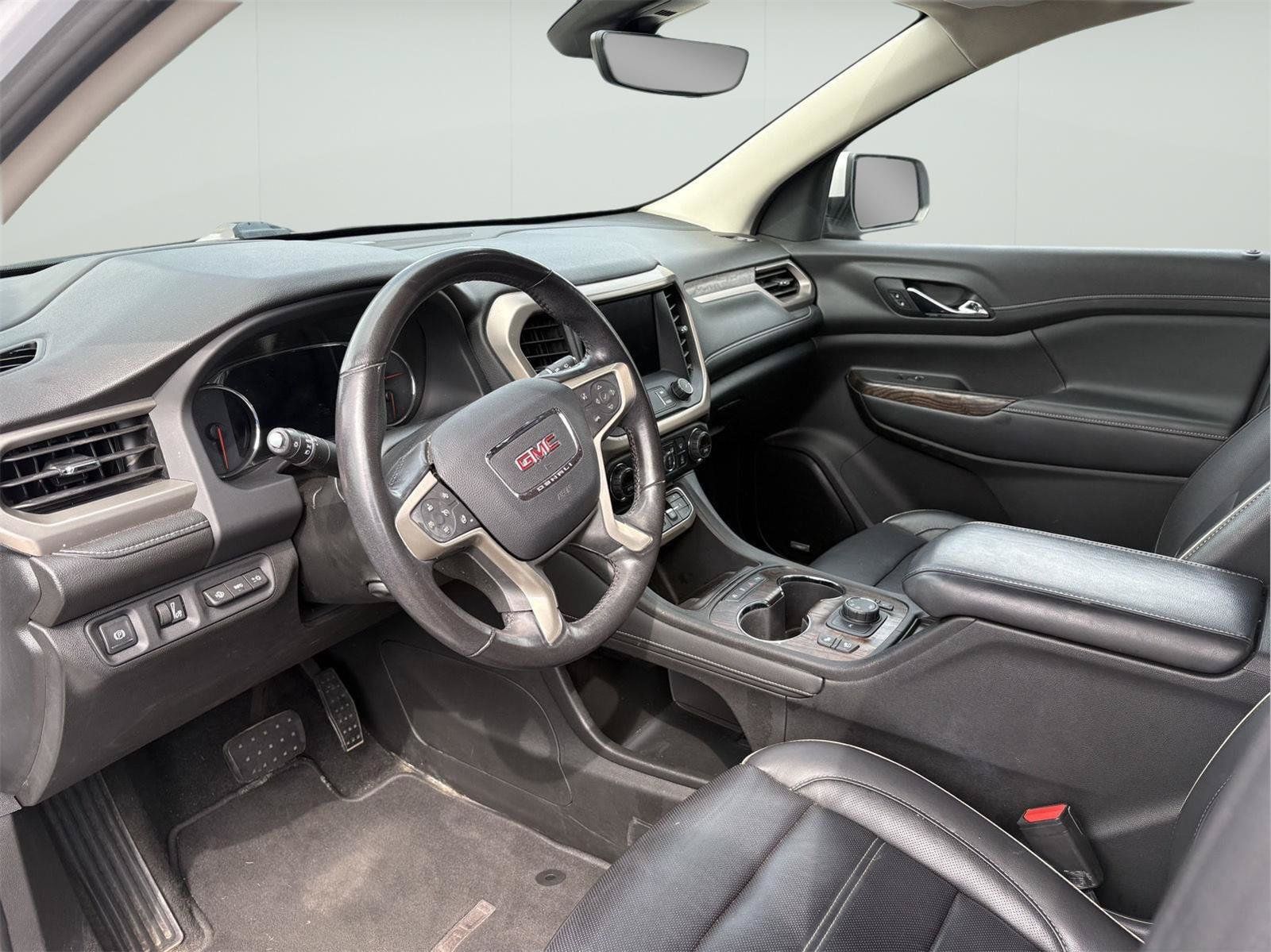 Used 2020 GMC Acadia Denali w/ Denali Ultimate Package AWD/4WD image 8